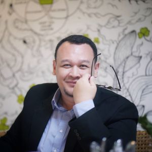 Instructor Alexander Sriewijono