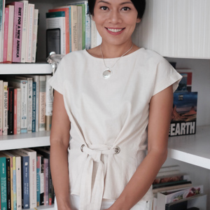 Instructor Dee Lestari