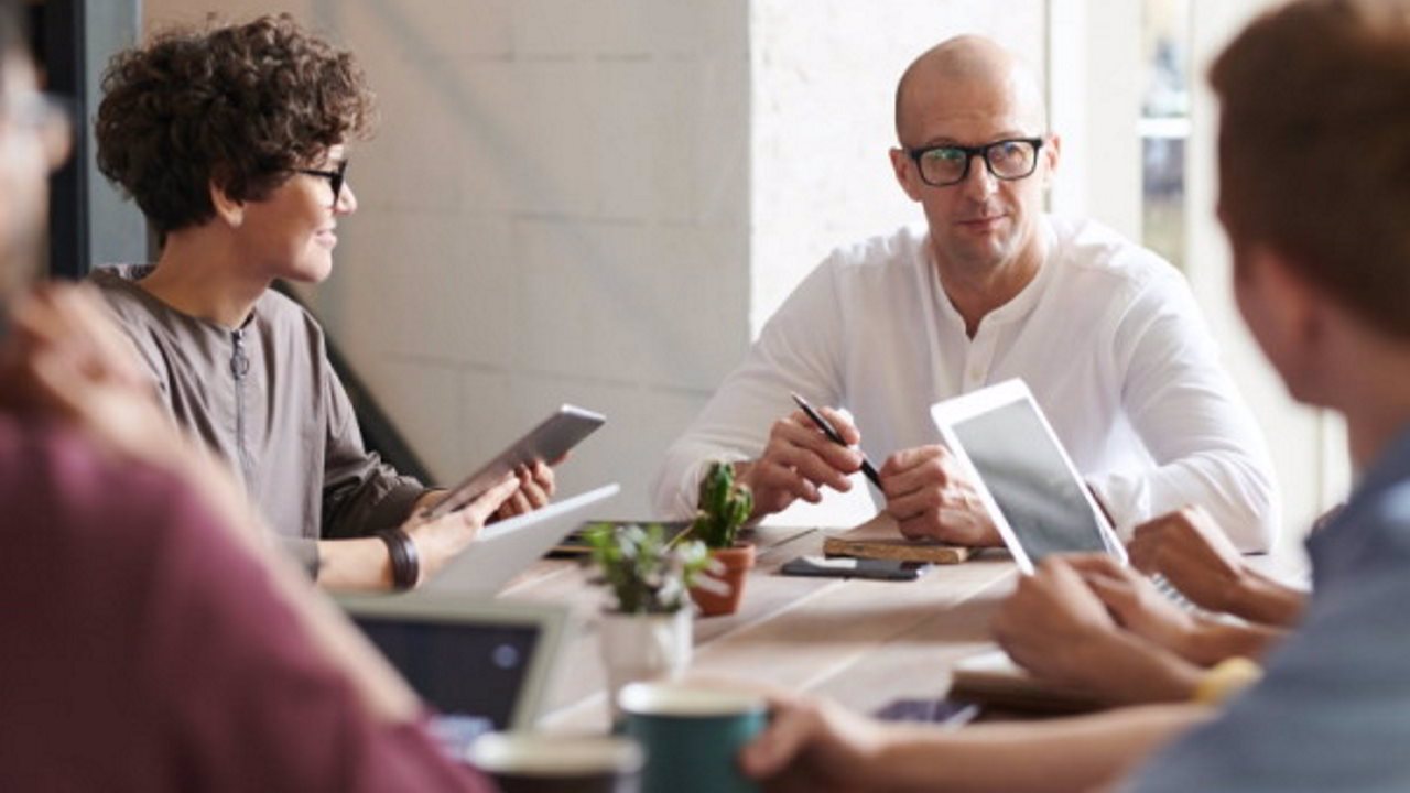 Cara Menetapkan KPI untuk Peningkatan Kinerja Karyawan di Perusahaan