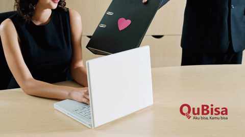 Terjebak Office Romance dengan Teman Kerja, Harus Apa?