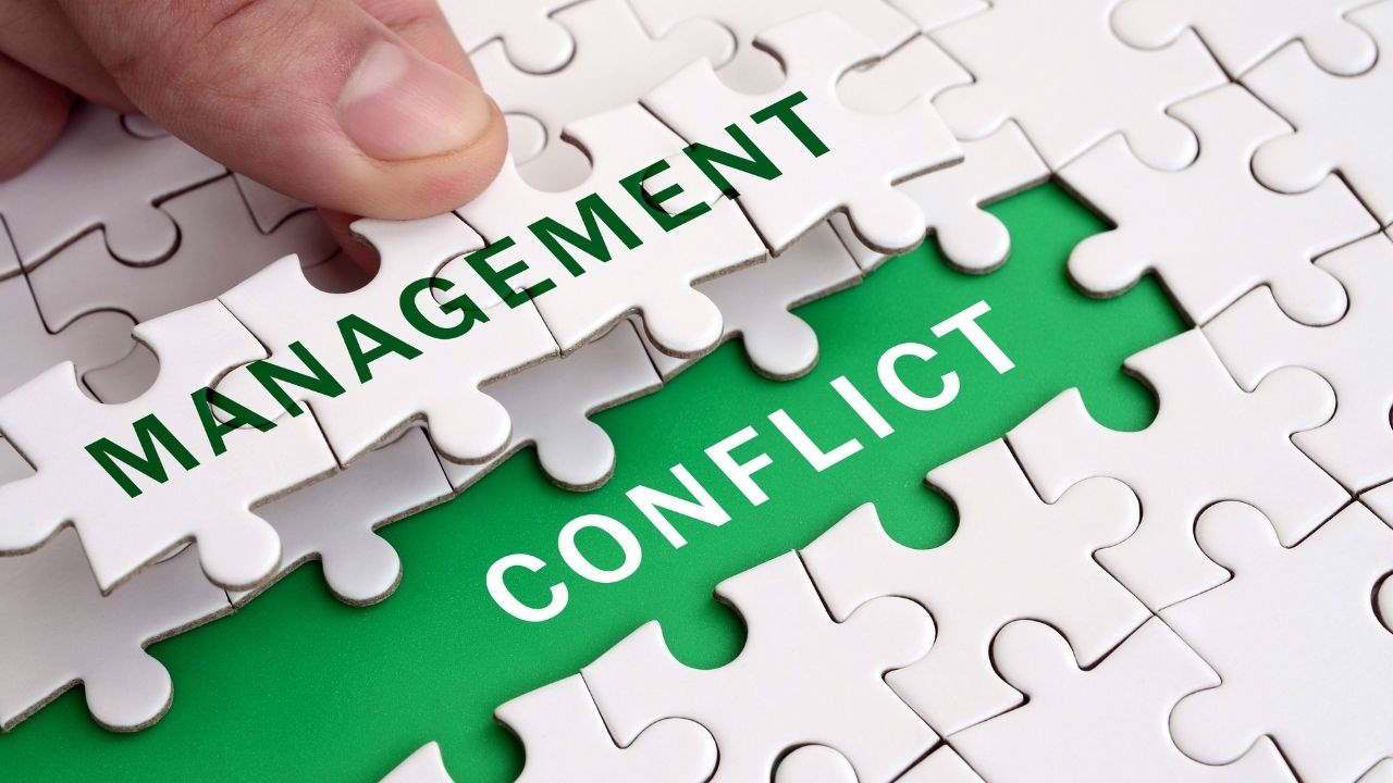Penyebab Konflik di Tempat Kerja dan Cara Mengatasinya