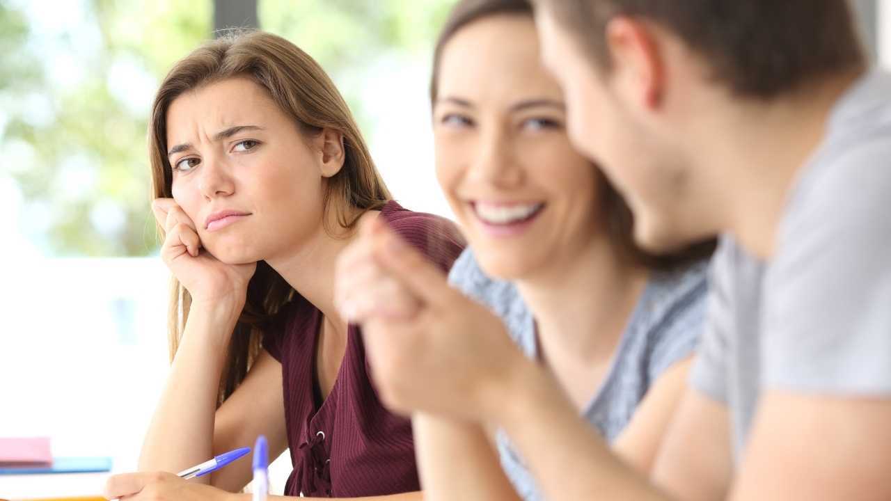 Meraih Kebahagiaan dalam Hubungan Curiga dan Cemburu