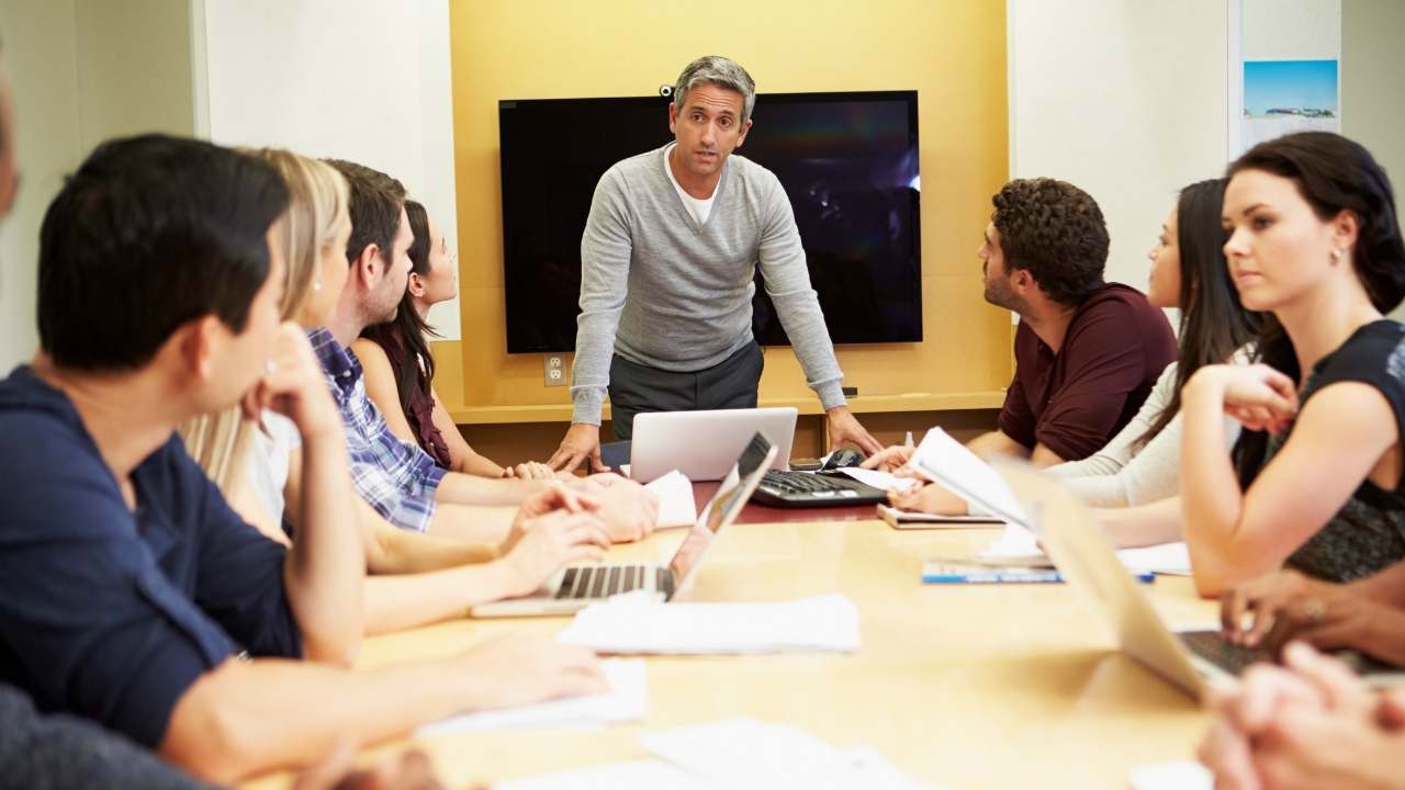 12 Cara Berkomunikasi Efektif di Tempat Kerja